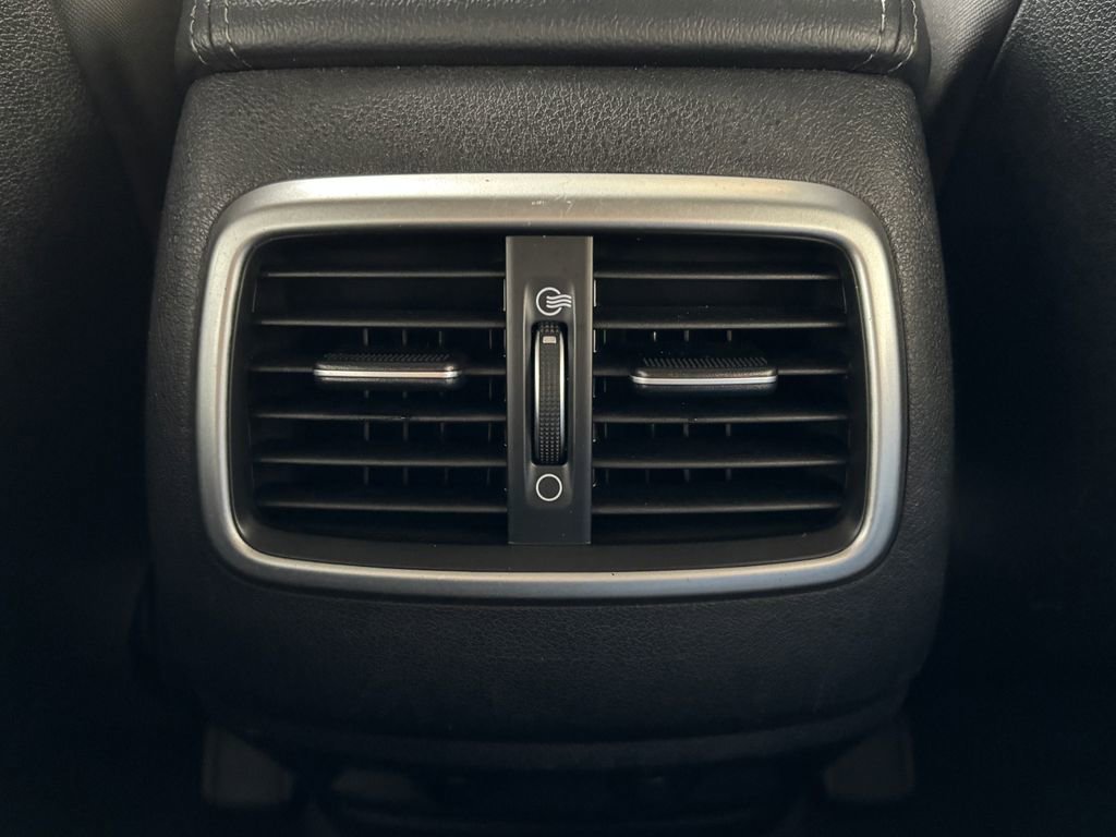 Used 2019 Kia Sorento LX image 18