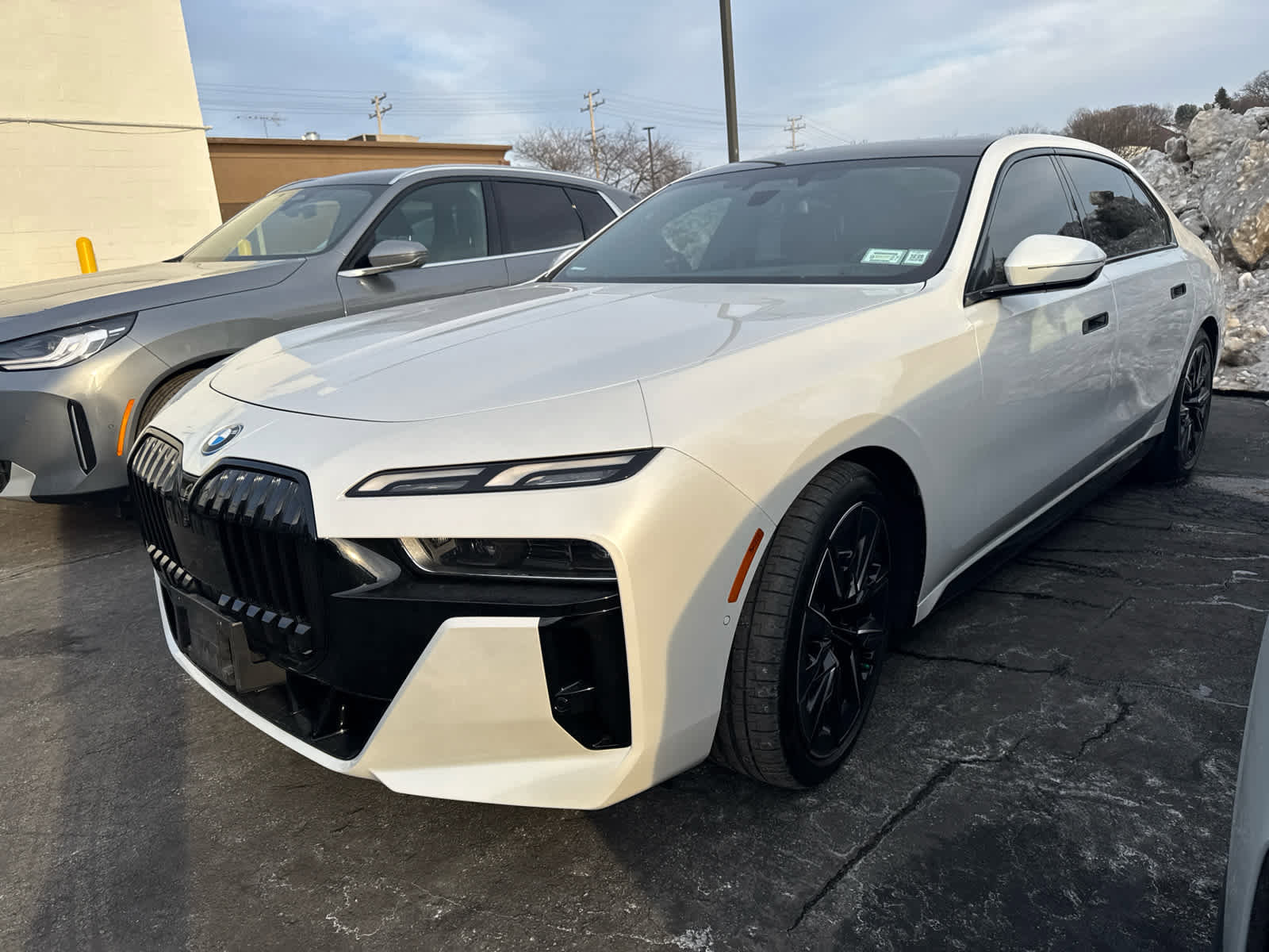 Used 2023 BMW i7 xDrive60 image 3