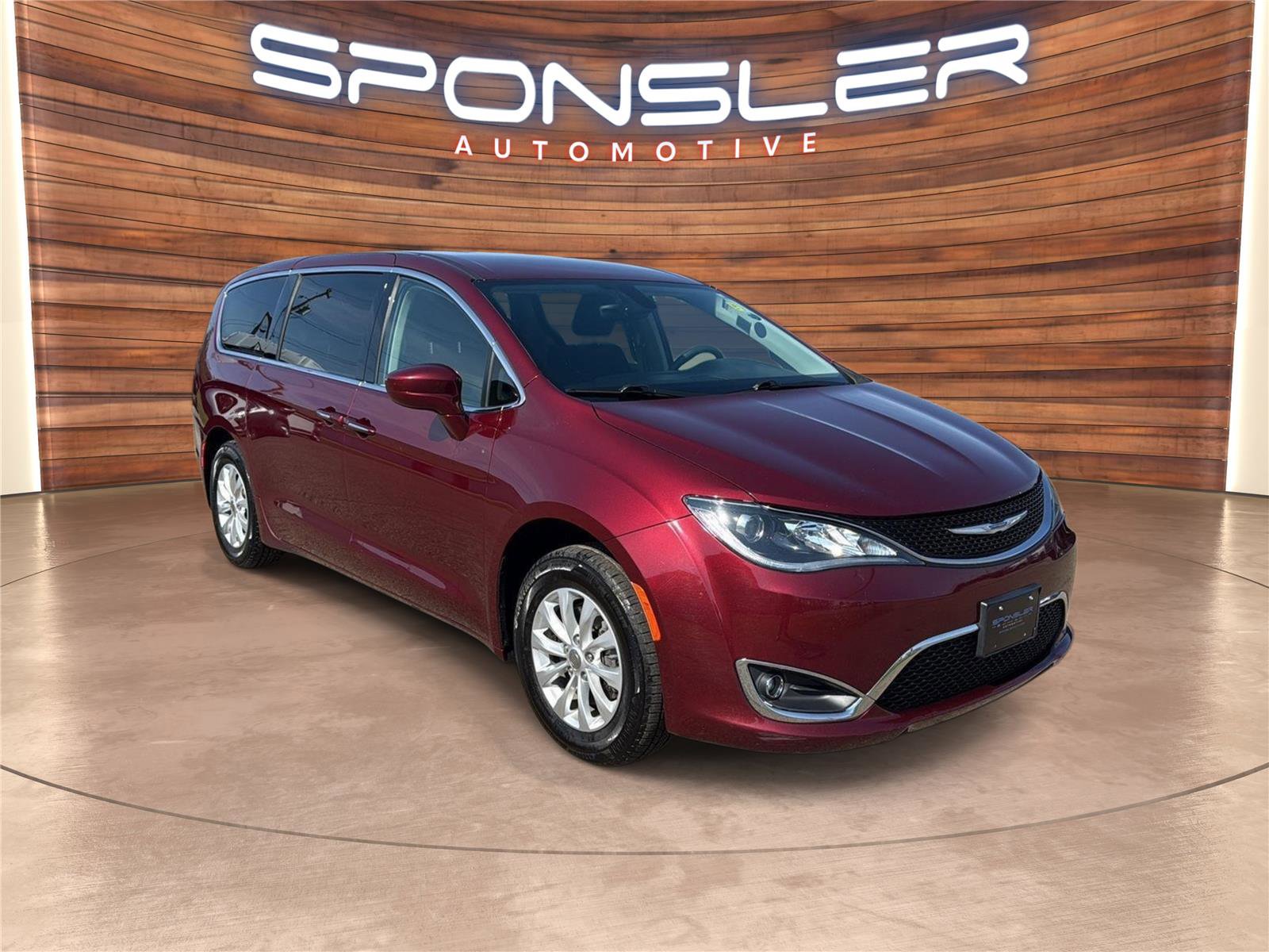 Used 2018 Chrysler Pacifica Touring Plus FWD image 9