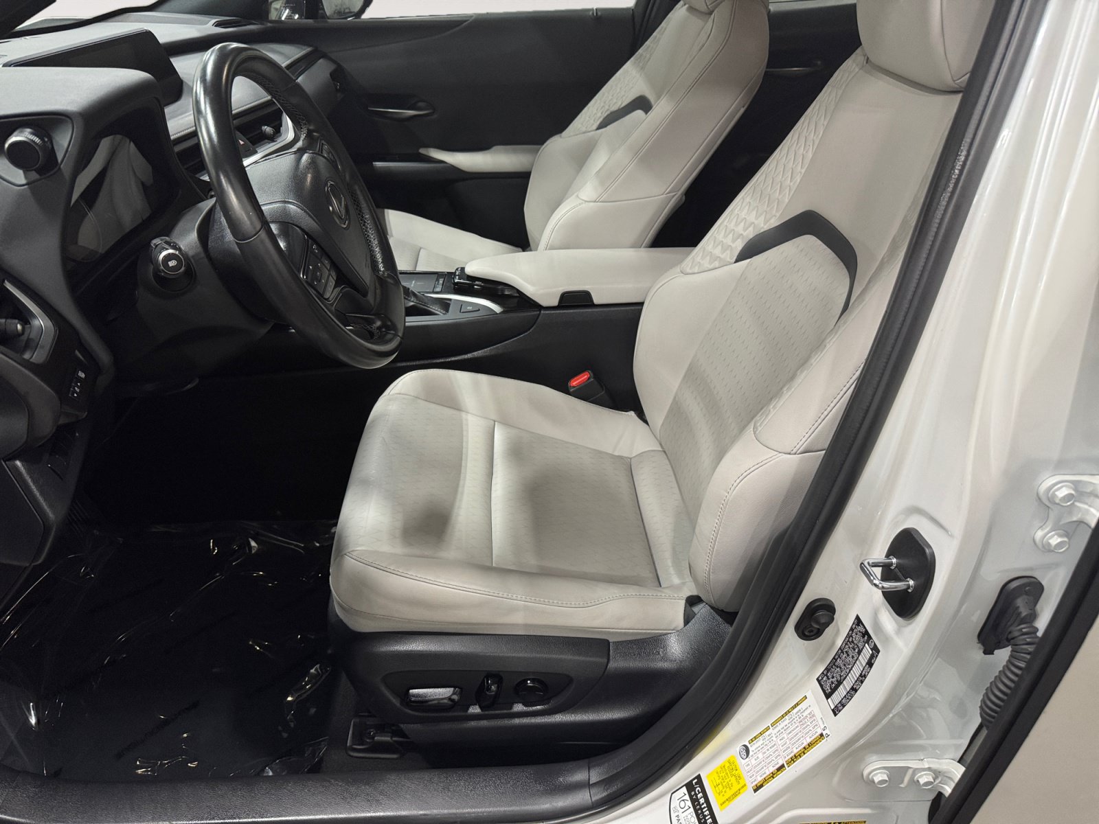 Used 2021 Lexus UX 200 w/ Accessory Package (Z1) FWD image 9