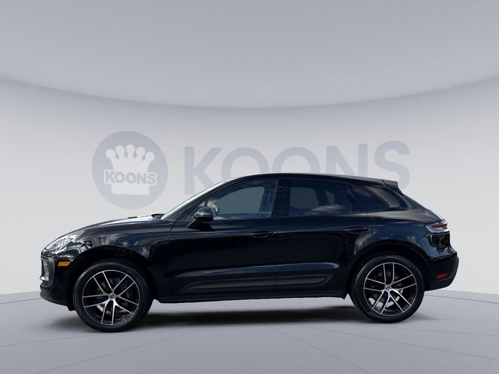 Used 2024 Porsche Macan image 2