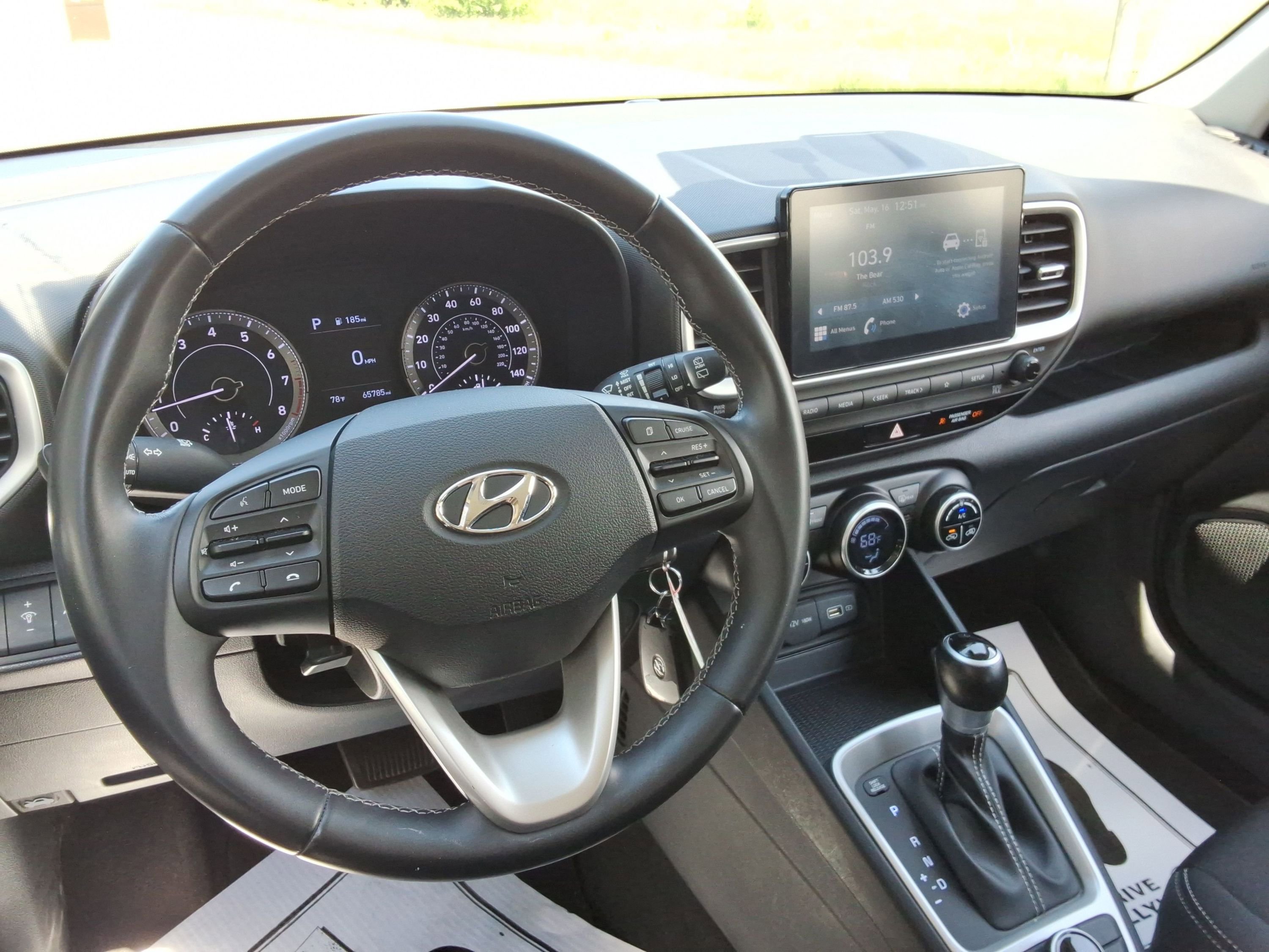 Used 2022 Hyundai Venue SEL FWD image 12