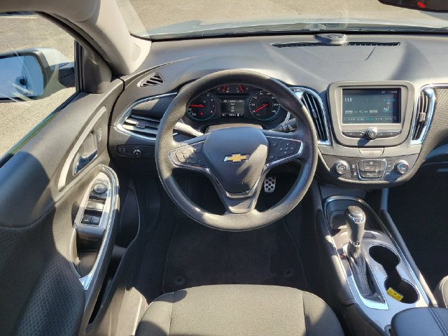 Used 2017 Chevrolet Malibu LT FWD image 8