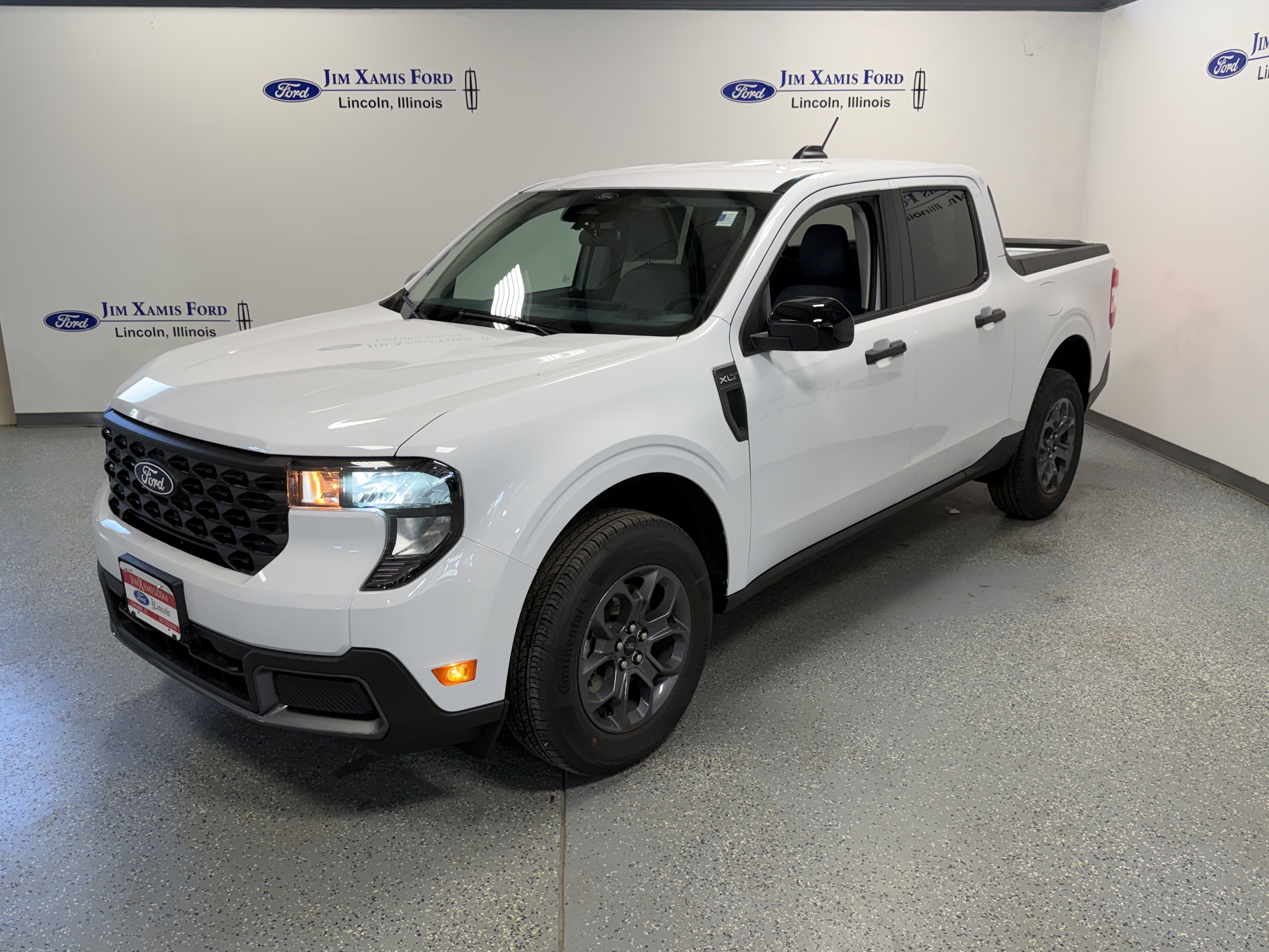 New 2026 Ford Maverick XLT w/ XLT Luxury Package FWD image 3
