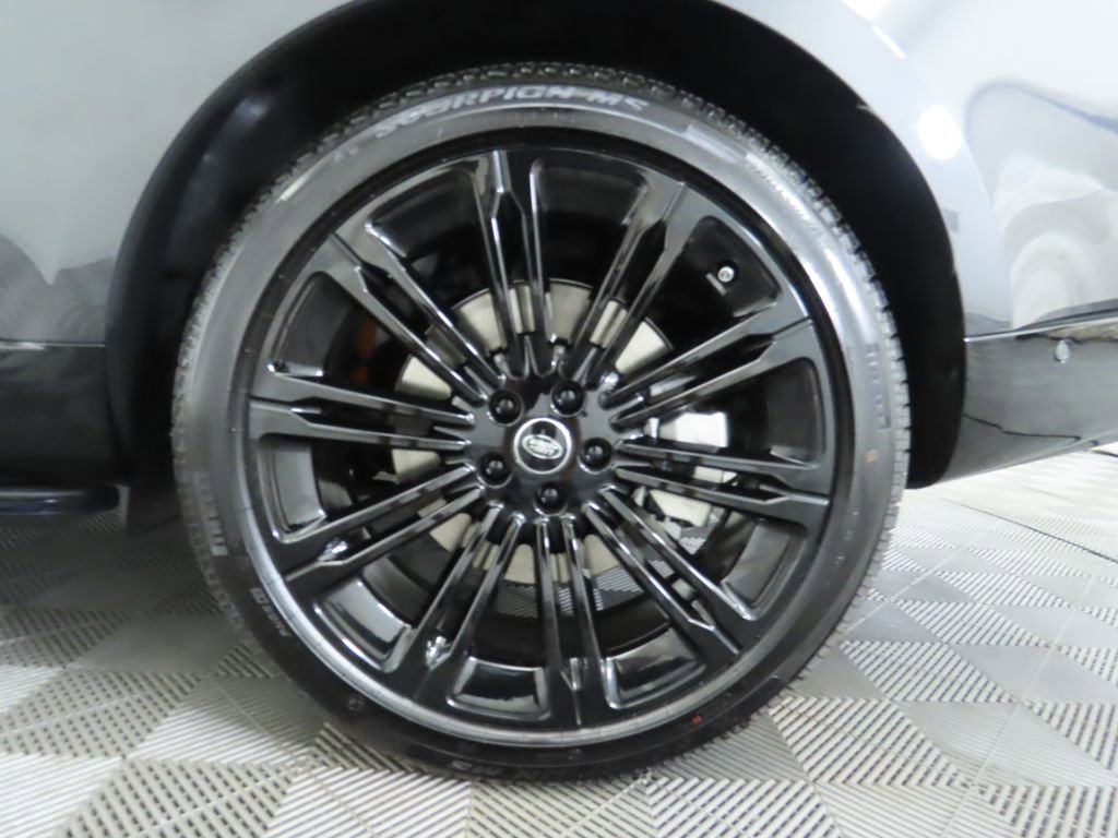 New 2025 Land Rover Range Rover Long Wheelbase SE image 32