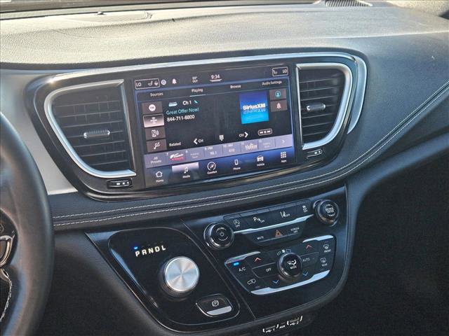 Used 2021 Chrysler Pacifica Touring-L w/ S Appearance Package image 14