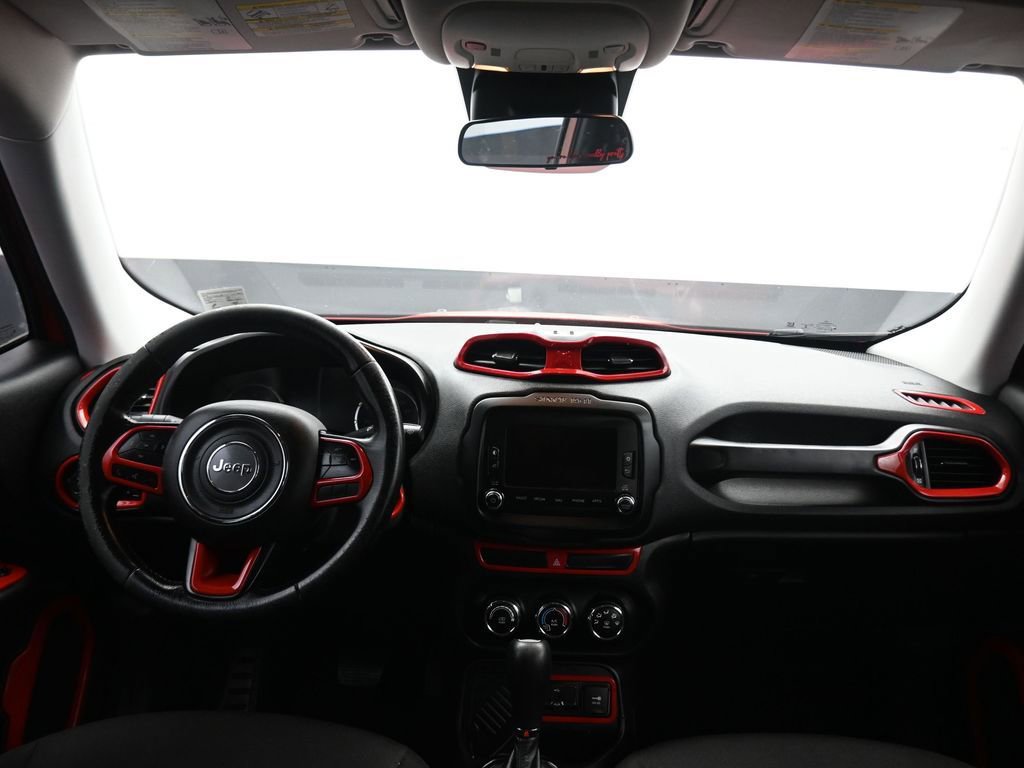 Used 2017 Jeep Renegade Altitude FWD image 34