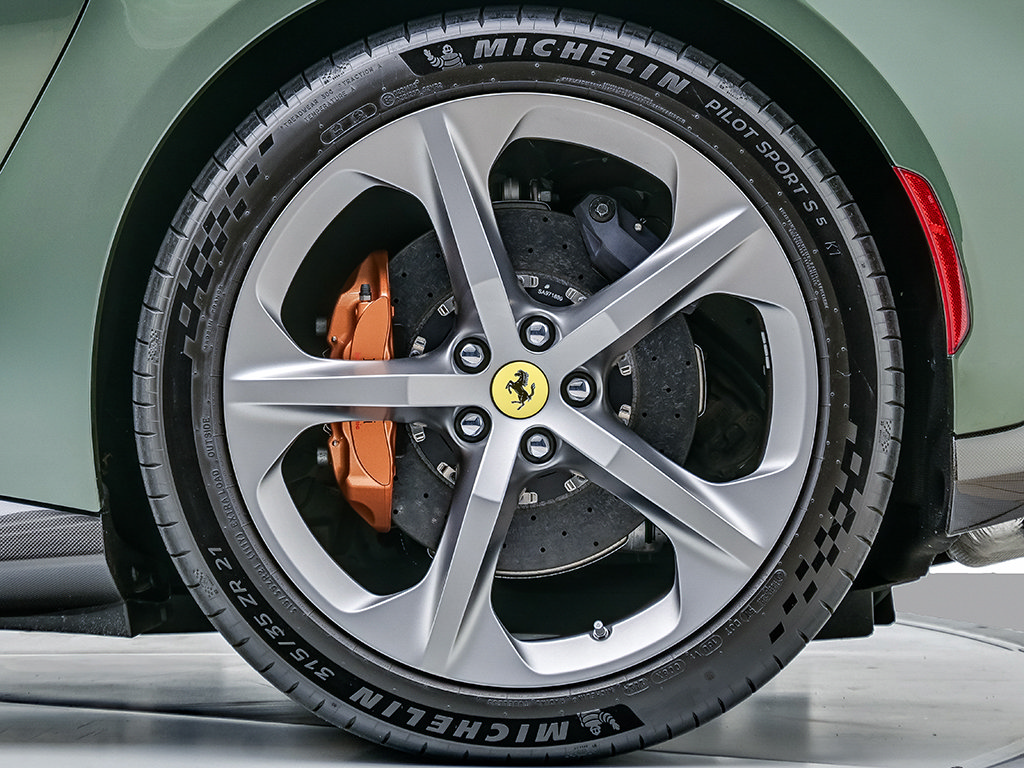 Used 2025 Ferrari 12Cilindri RWD image 31