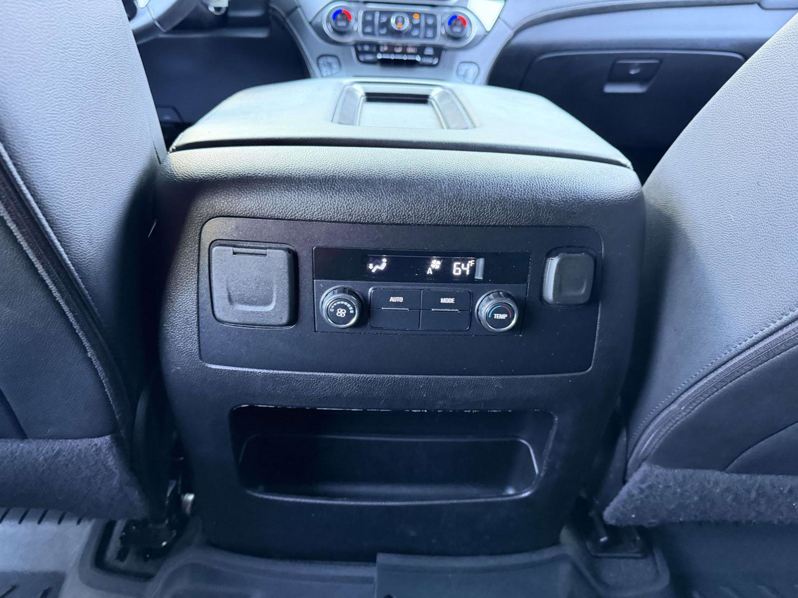 Used 2020 Chevrolet Suburban LT w/ RST Edition AWD/4WD image 14