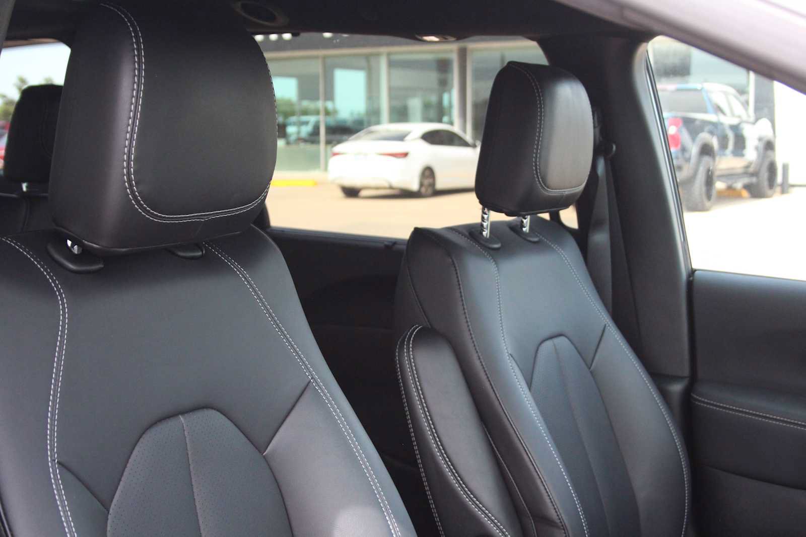 New 2025 Chrysler Pacifica Select AWD/4WD image 20