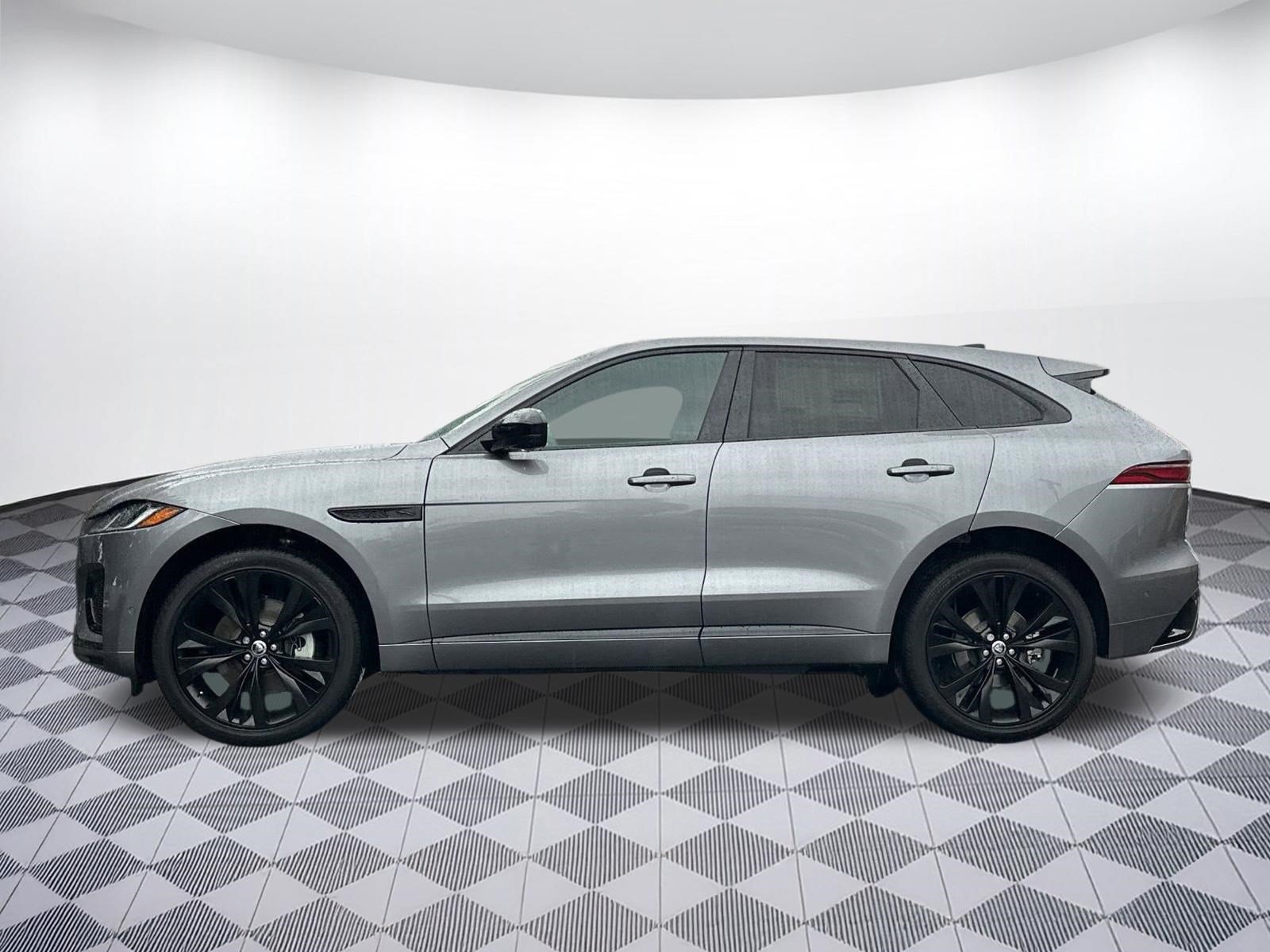 Used 2025 Jaguar F-PACE R-Dynamic S AWD/4WD image 2