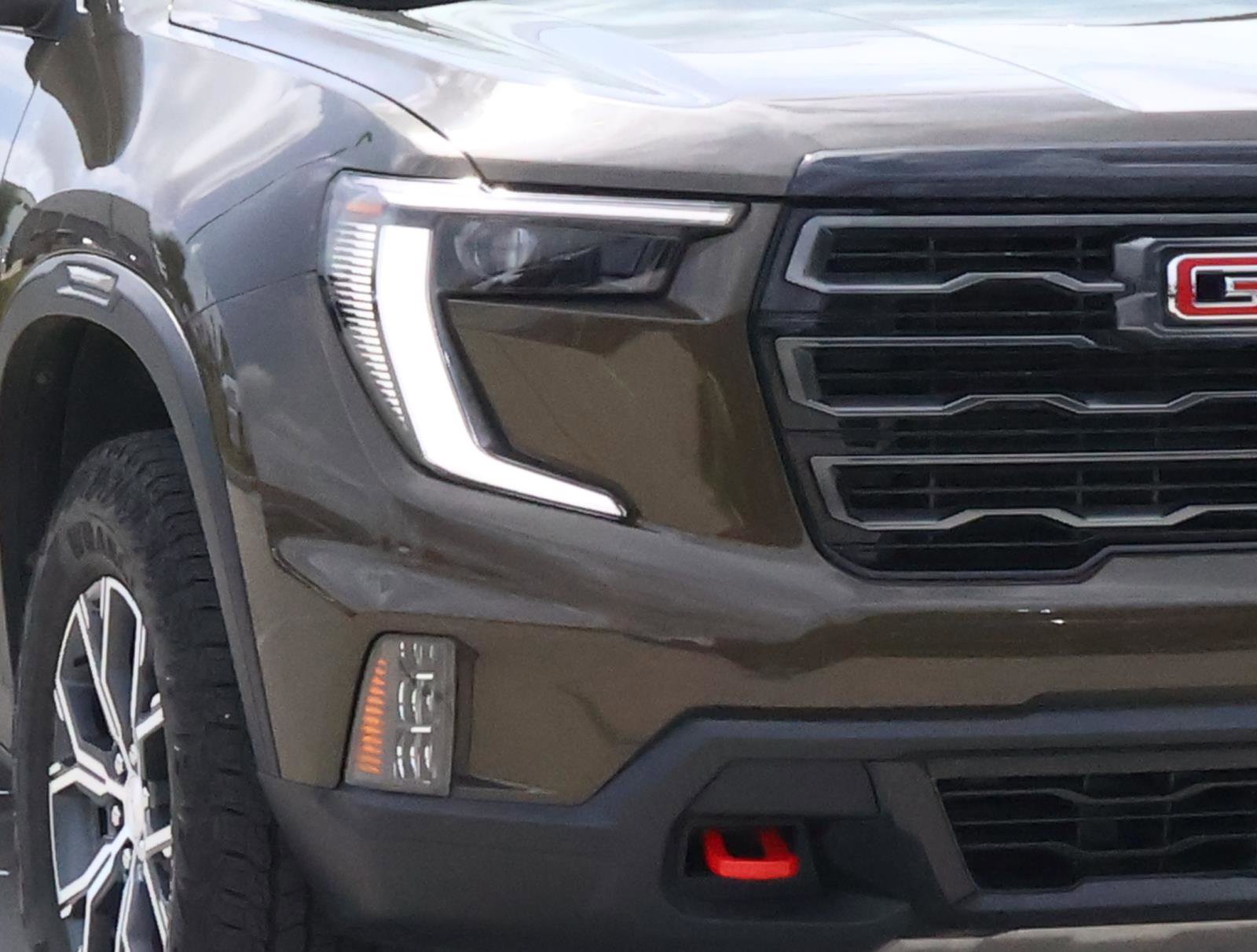 Used 2024 GMC Acadia AT4 w/ Luxury Package image 9