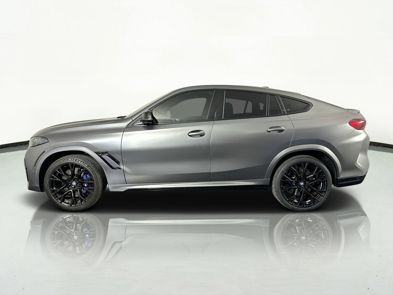 Used 2025 BMW X6 M Competition w/ Executive Package image 5