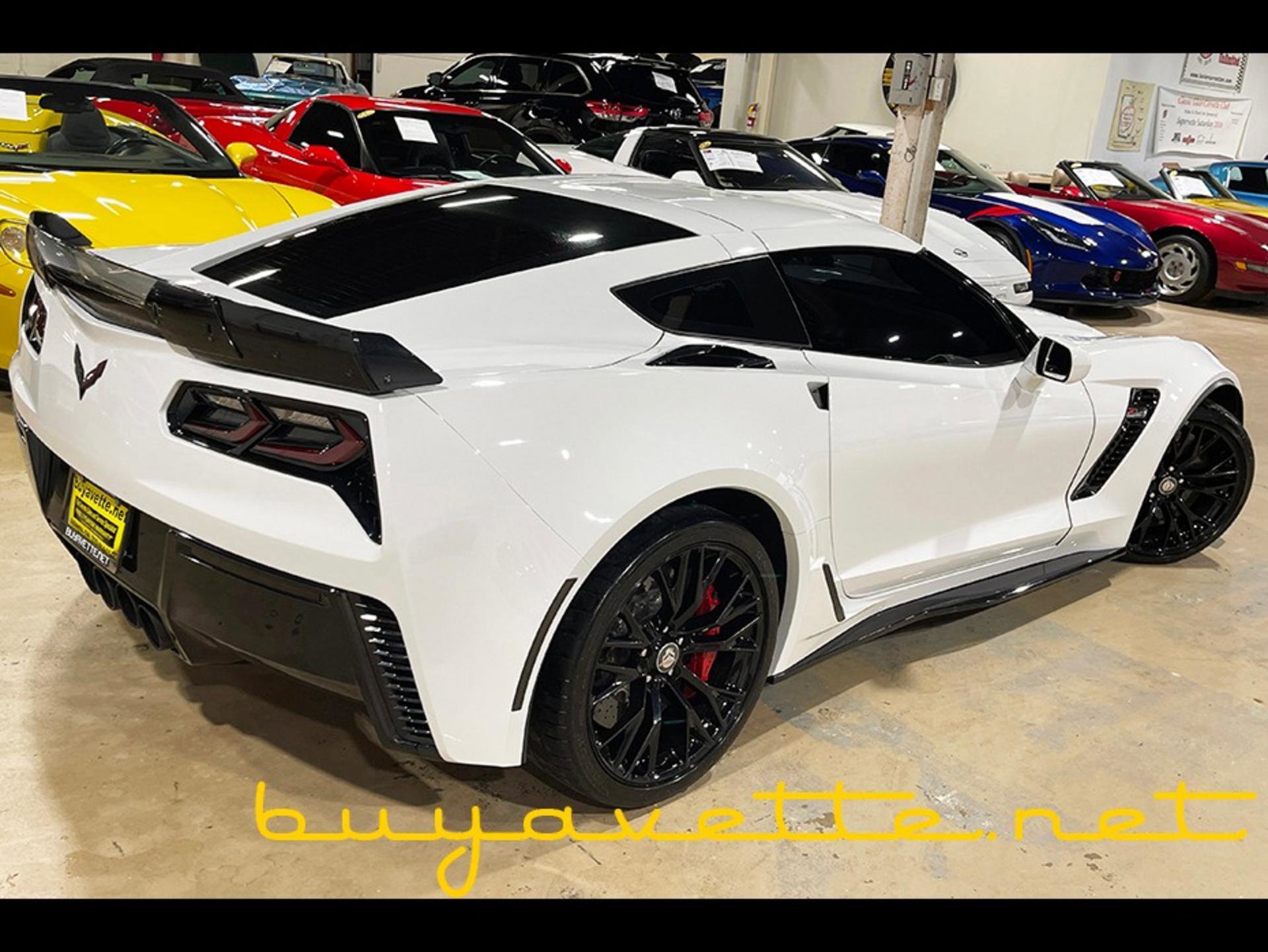 Used 2016 Chevrolet Corvette Z06 w/ 3LZ Preferred Equipment Group video 2