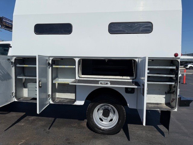 Used 2009 Ford F550 2WD Regular Cab Super Duty image 10