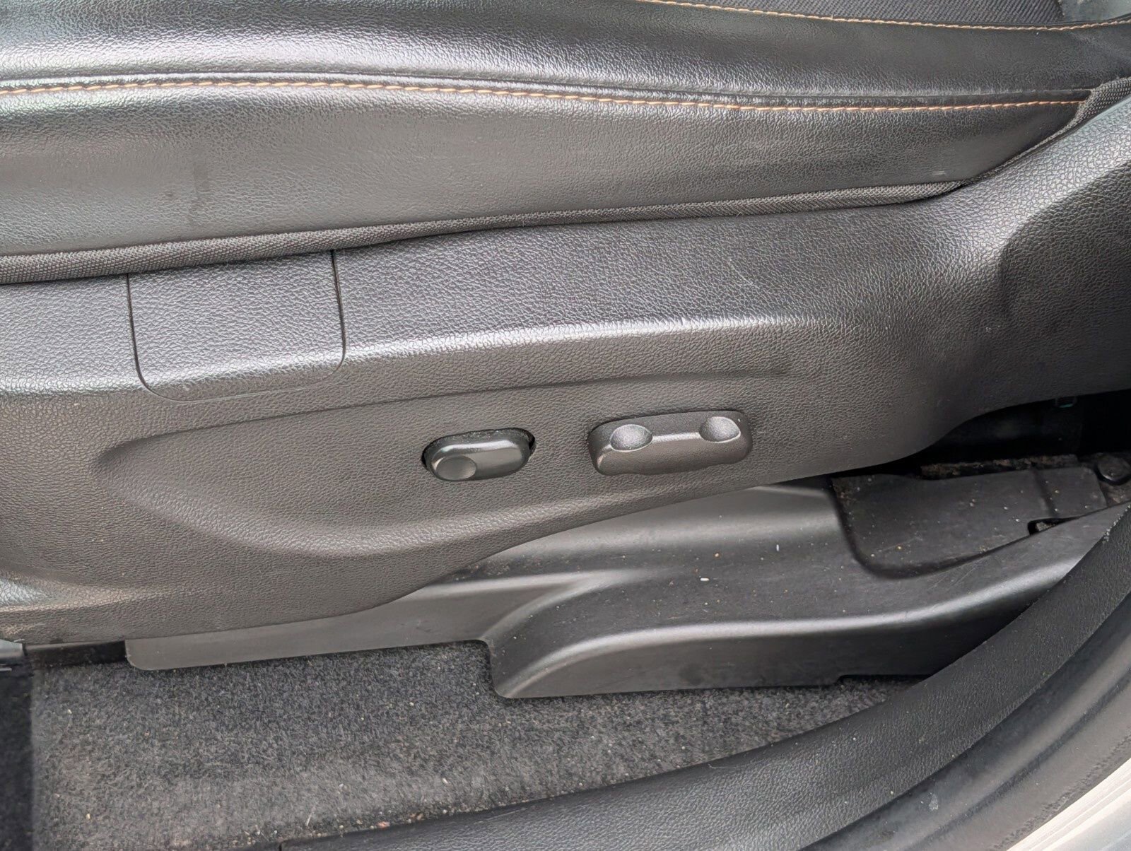 Used 2020 Chevrolet Trax LT w/ LT Convenience Package image 16