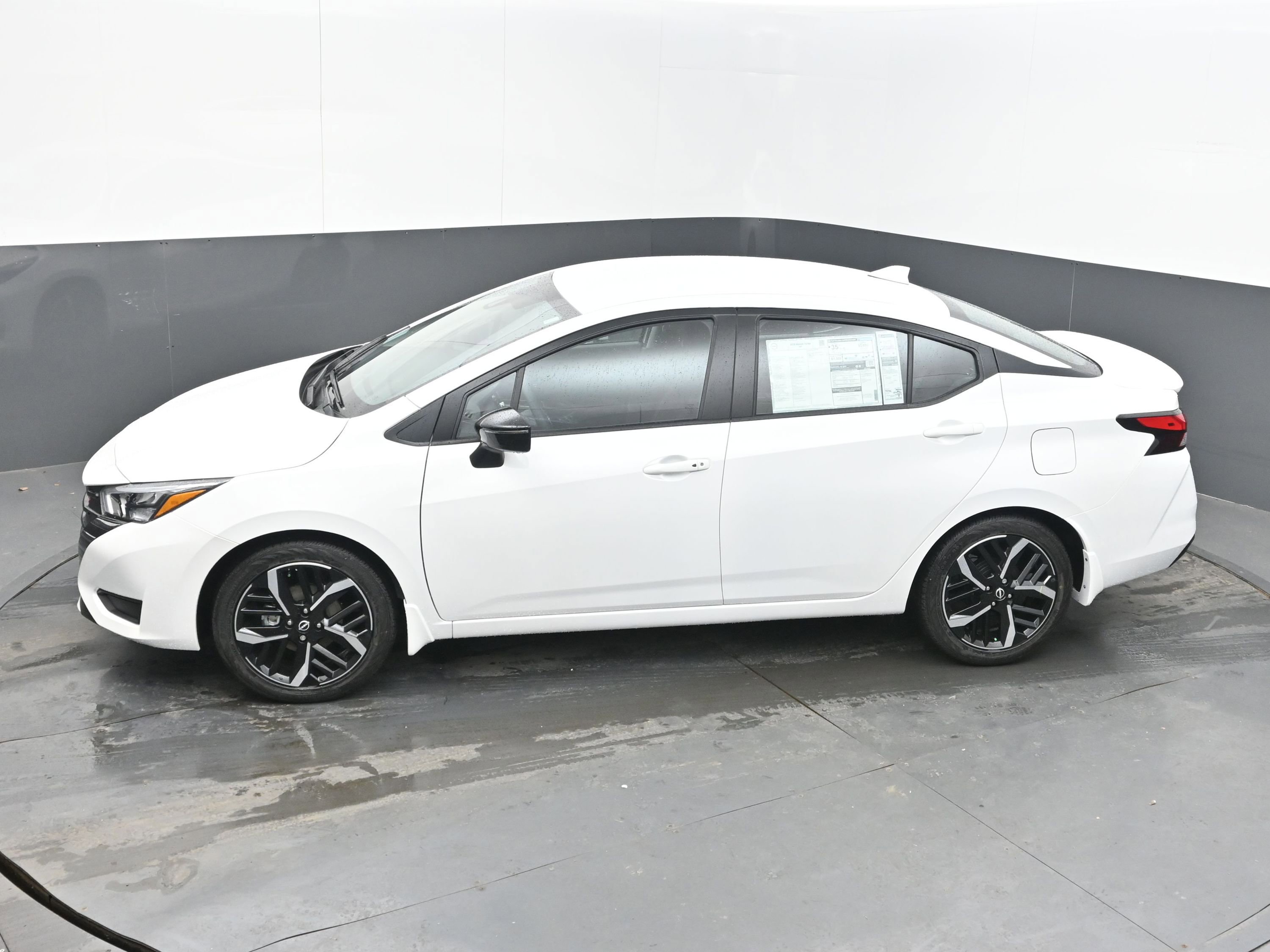 New 2025 Nissan Versa SR image 33