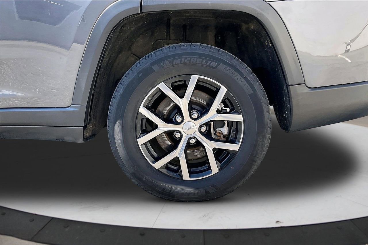 Used 2024 Jeep Grand Cherokee L Limited w/ Luxury Tech Group II image 38