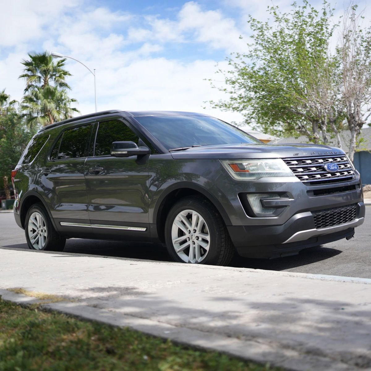Used 2016 Ford Explorer XLT w/ Equipment Group 201A FWD image 17