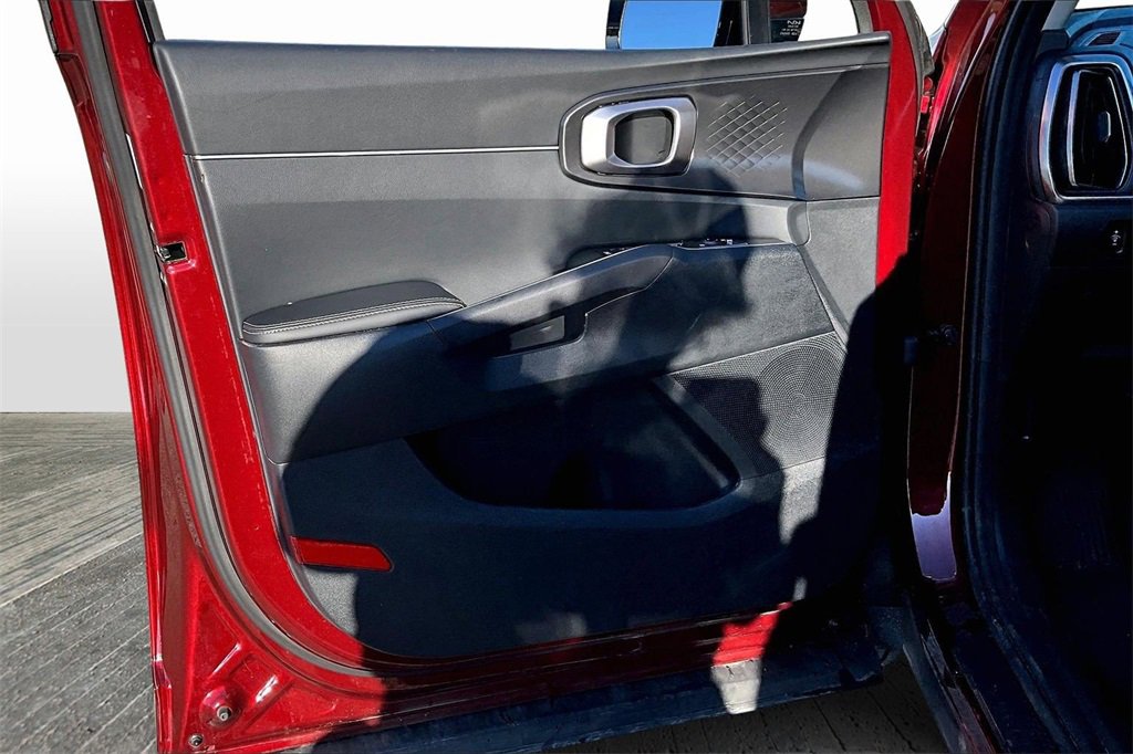 Certified 2025 Kia Sorento EX w/ Panoramic Sunroof Package image 18