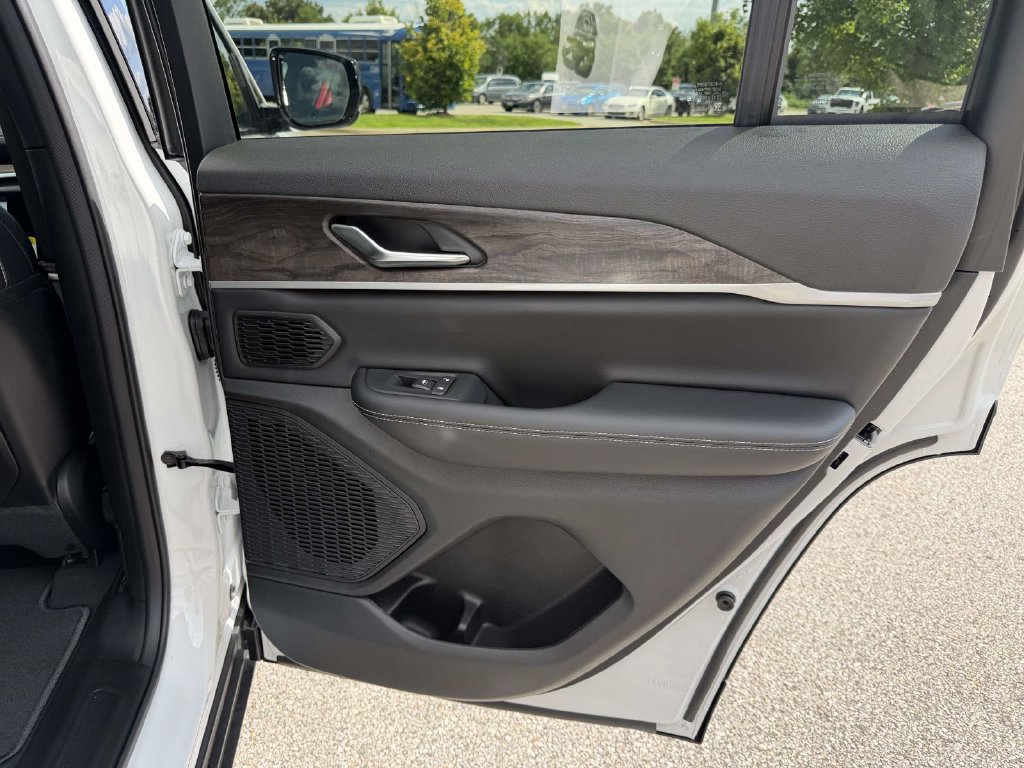 New 2026 Jeep Grand Cherokee Limited AWD/4WD image 22