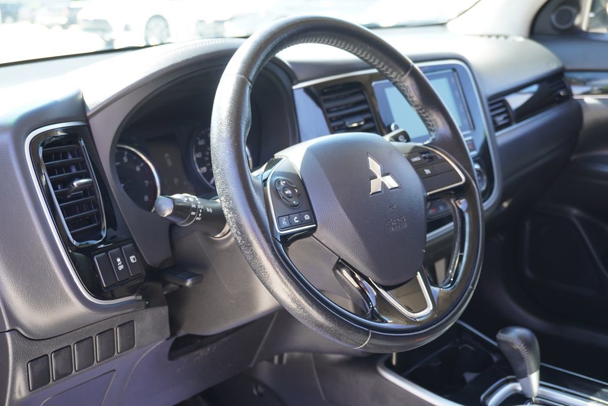 Used 2019 Mitsubishi Outlander SE image 26