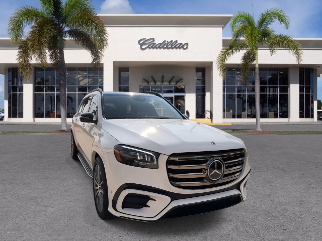 Used 2024 Mercedes-Benz GLS 450 4MATIC image 3