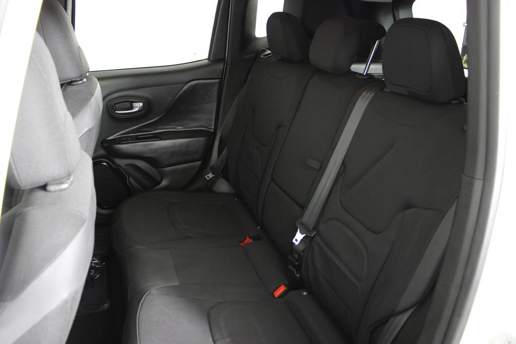Used 2017 Jeep Renegade Altitude FWD image 19