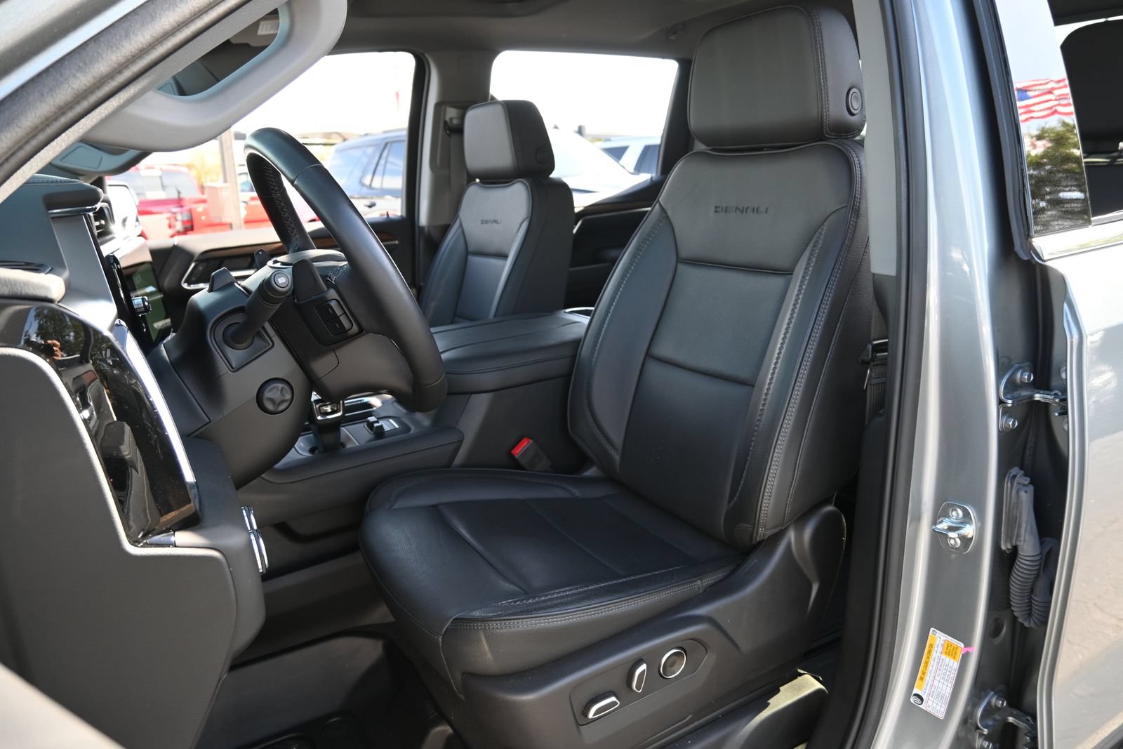 Used 2025 GMC Sierra 1500 Denali AWD/4WD image 18