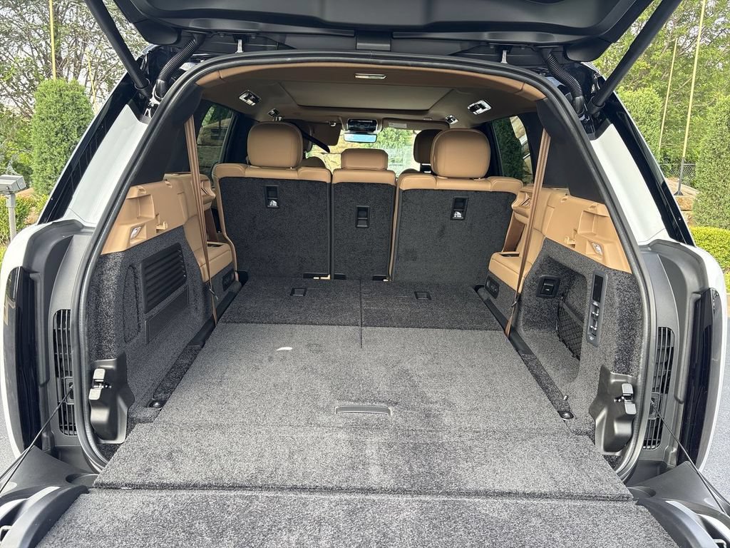 New 2026 Land Rover Range Rover Long Wheelbase SE AWD/4WD image 18