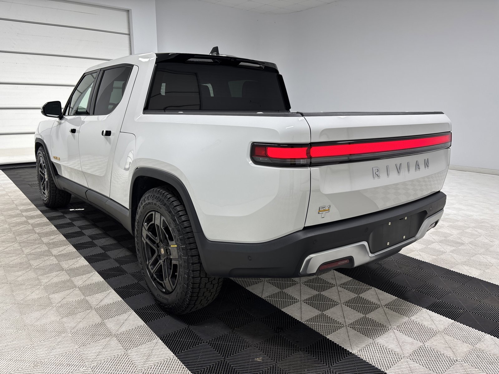 Used 2023 Rivian R1T Adventure AWD/4WD image 3