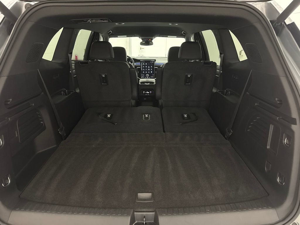 Used 2025 GMC Acadia AT4 w/ LPO, Floor Liner Package AWD/4WD image 7