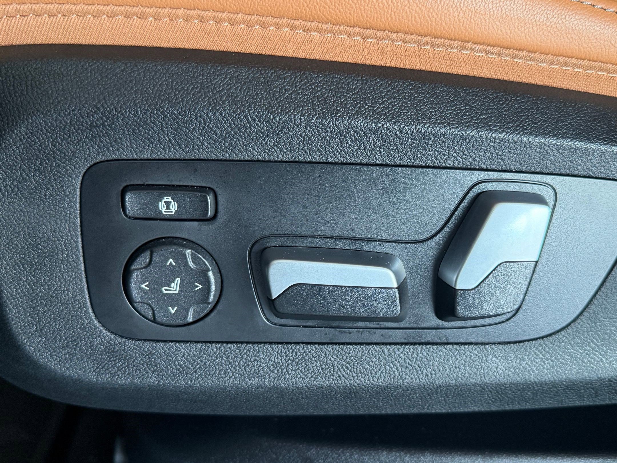 Used 2024 BMW X5 xDrive40i w/ Parking Assistance Package image 13