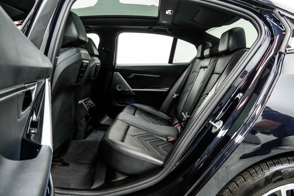 Used 2026 BMW 550e xDrive image 18