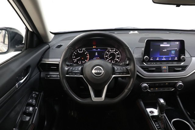 Used 2025 Nissan Altima 2.5 SR FWD image 12