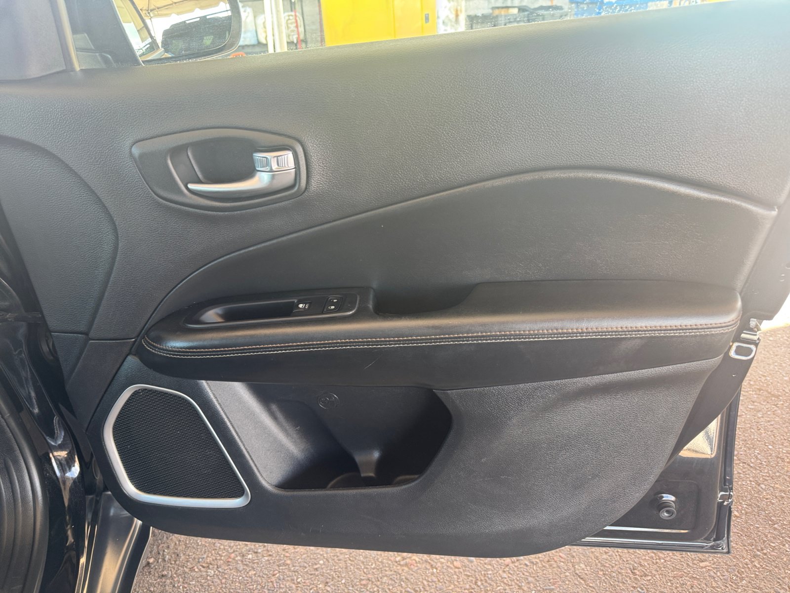 Used 2018 Jeep Compass Latitude w/ Popular Equipment Group FWD image 31