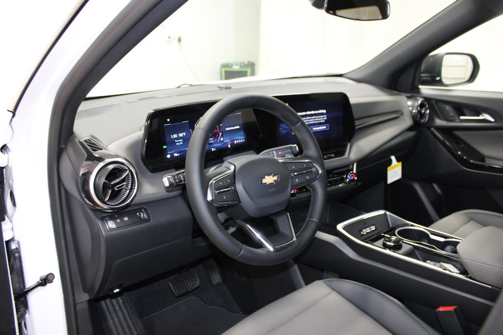 New 2026 Chevrolet Equinox LT w/ Convenience Package II FWD image 17