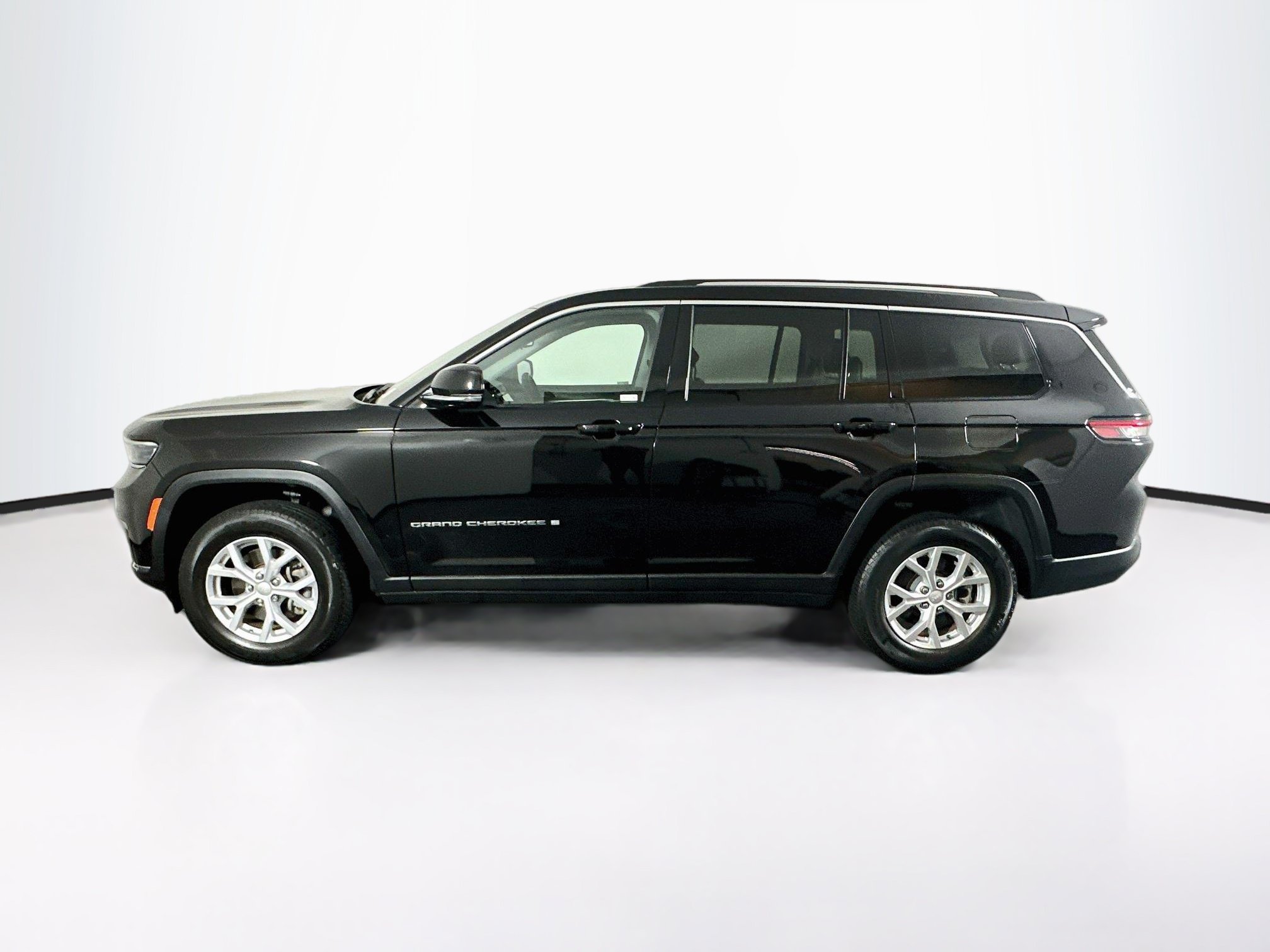 Used 2023 Jeep Grand Cherokee L Limited AWD/4WD image 4