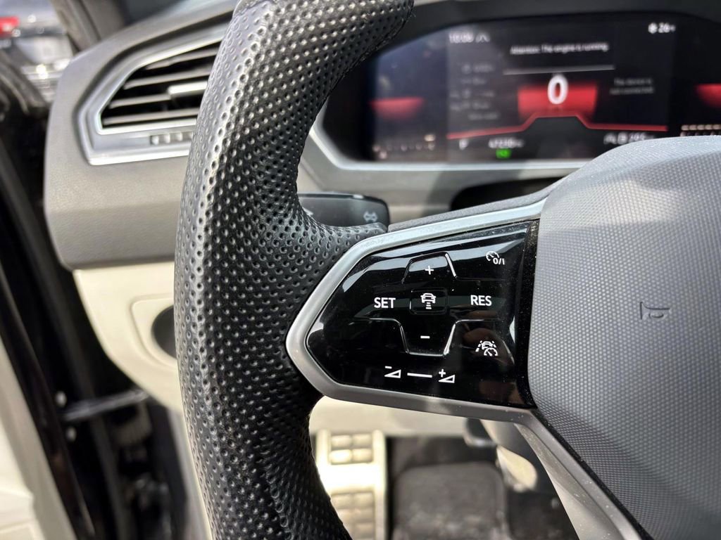 Used 2022 Volkswagen Tiguan SE R-Line image 17