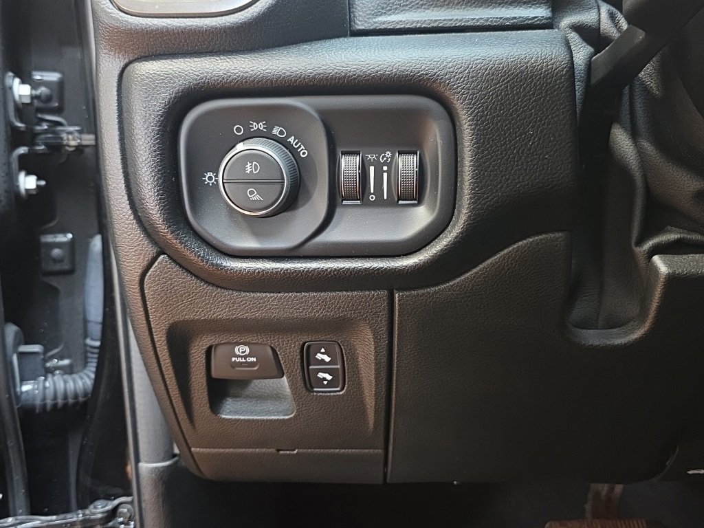 Used 2019 RAM 1500 Sport w/ Black Appearance Package image 23