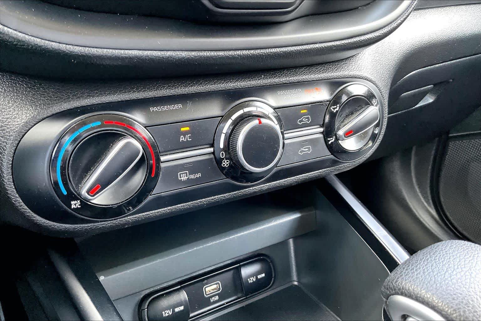 Used 2023 Kia Soul LX w/ LX Technology Package FWD image 35