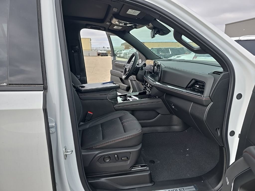 Used 2026 Chevrolet Suburban RST w/ Comfort Package AWD/4WD image 12