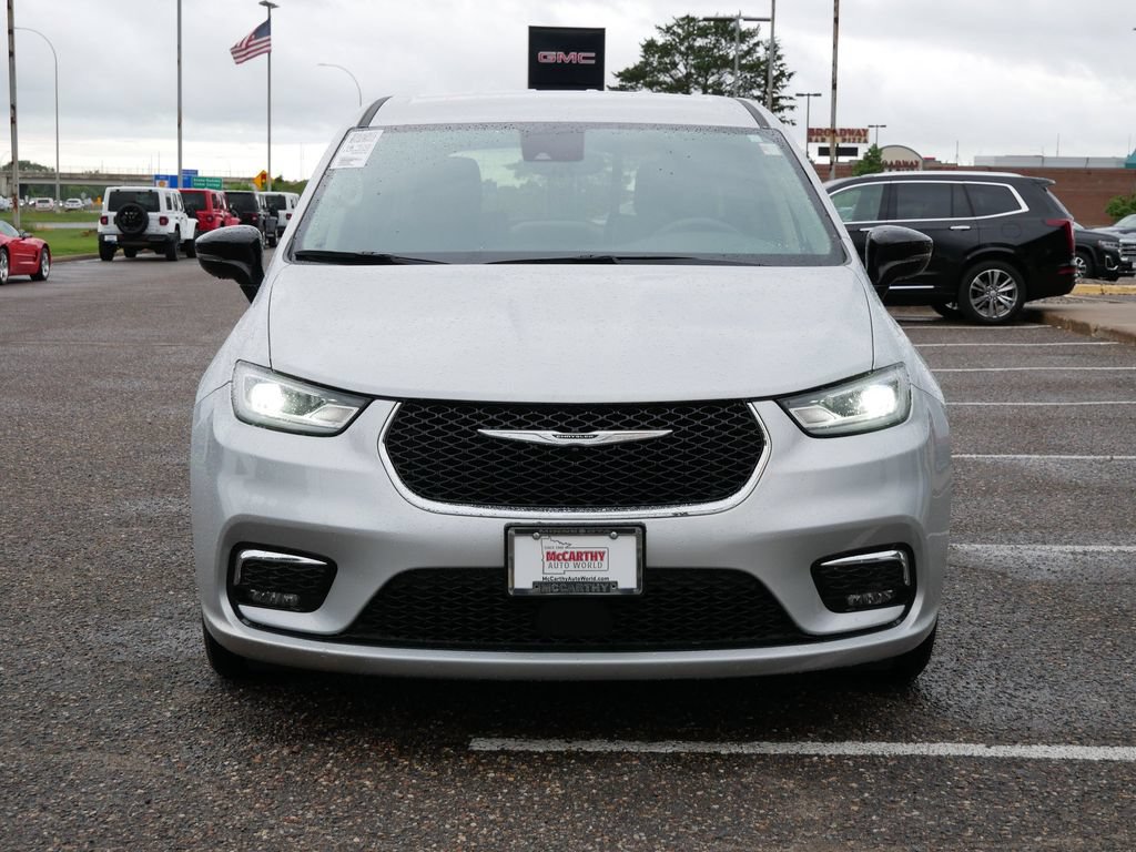 Used 2024 Chrysler Pacifica Limited FWD image 4