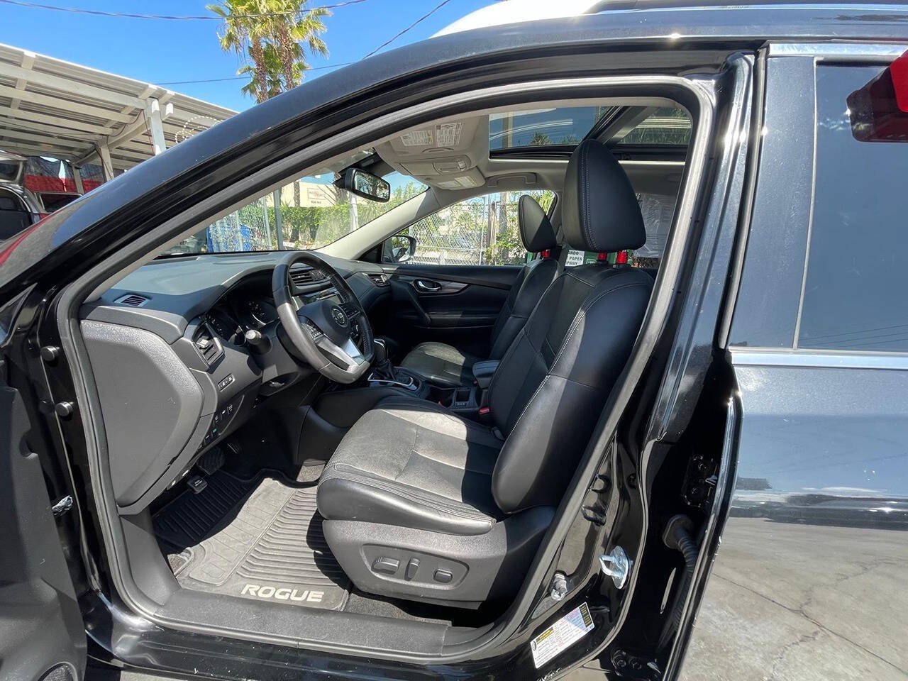 Used 2017 Nissan Rogue SL w/ SL Premium Package AWD/4WD image 8