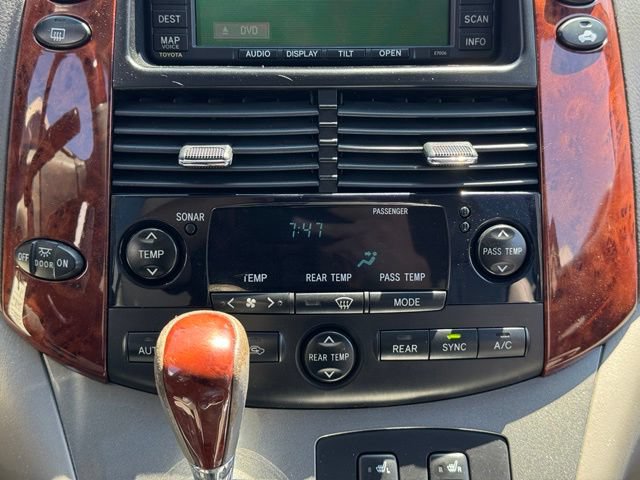 Used 2005 Toyota Sienna XLE Limited w/ XLE Limited Pkg 2 FWD image 10