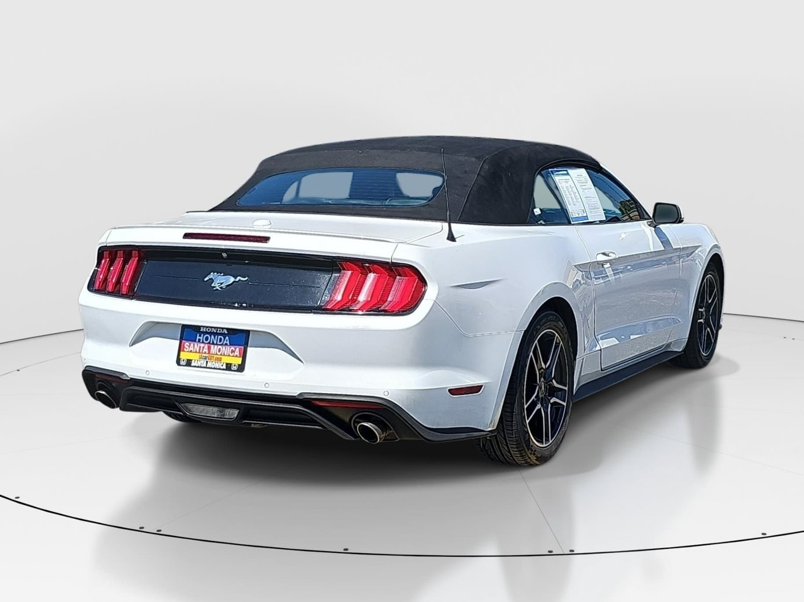 Used 2018 Ford Mustang Premium RWD image 5