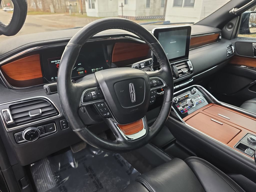 Used 2019 Lincoln Navigator L Reserve image 18