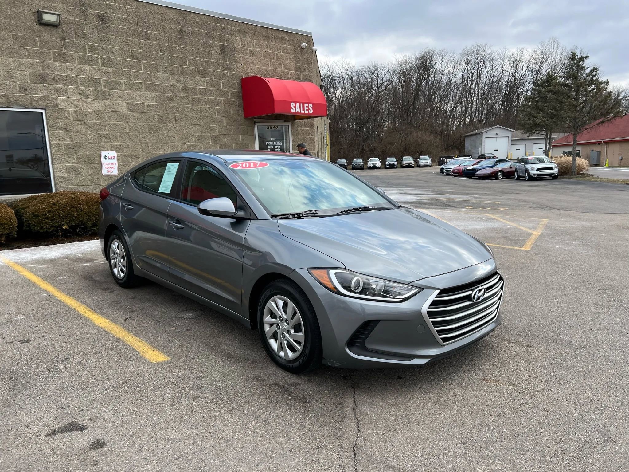 Used 2017 Hyundai Elantra SE image 3