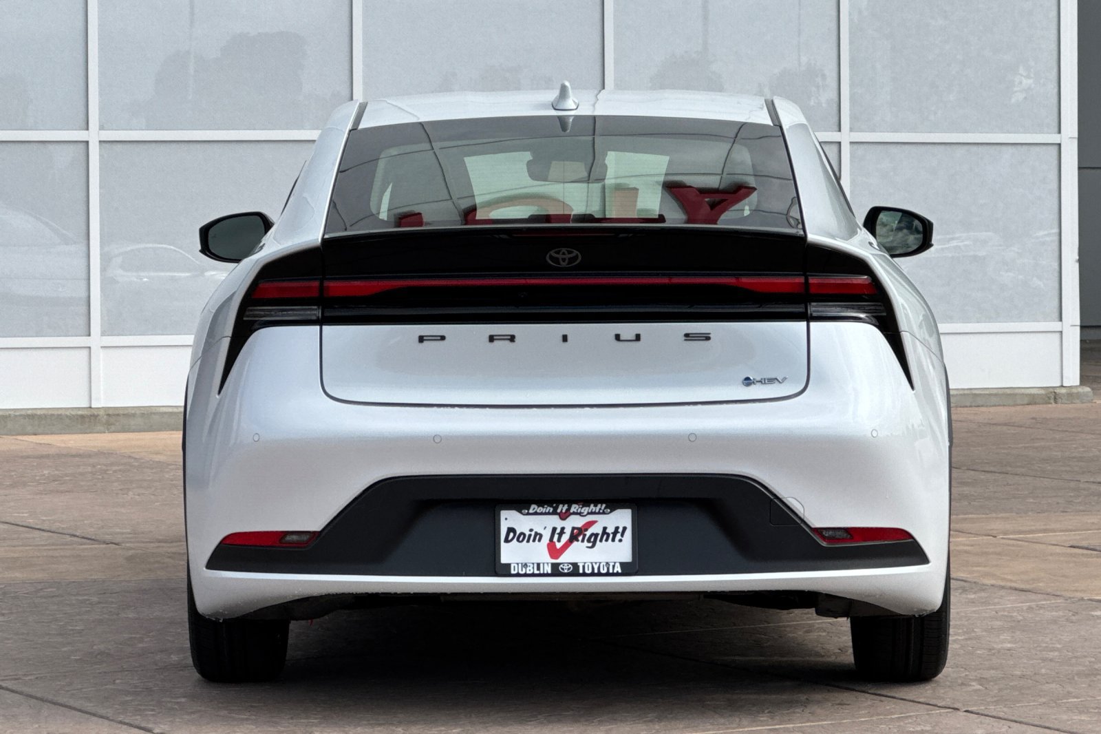 Used 2024 Toyota Prius LE FWD image 5