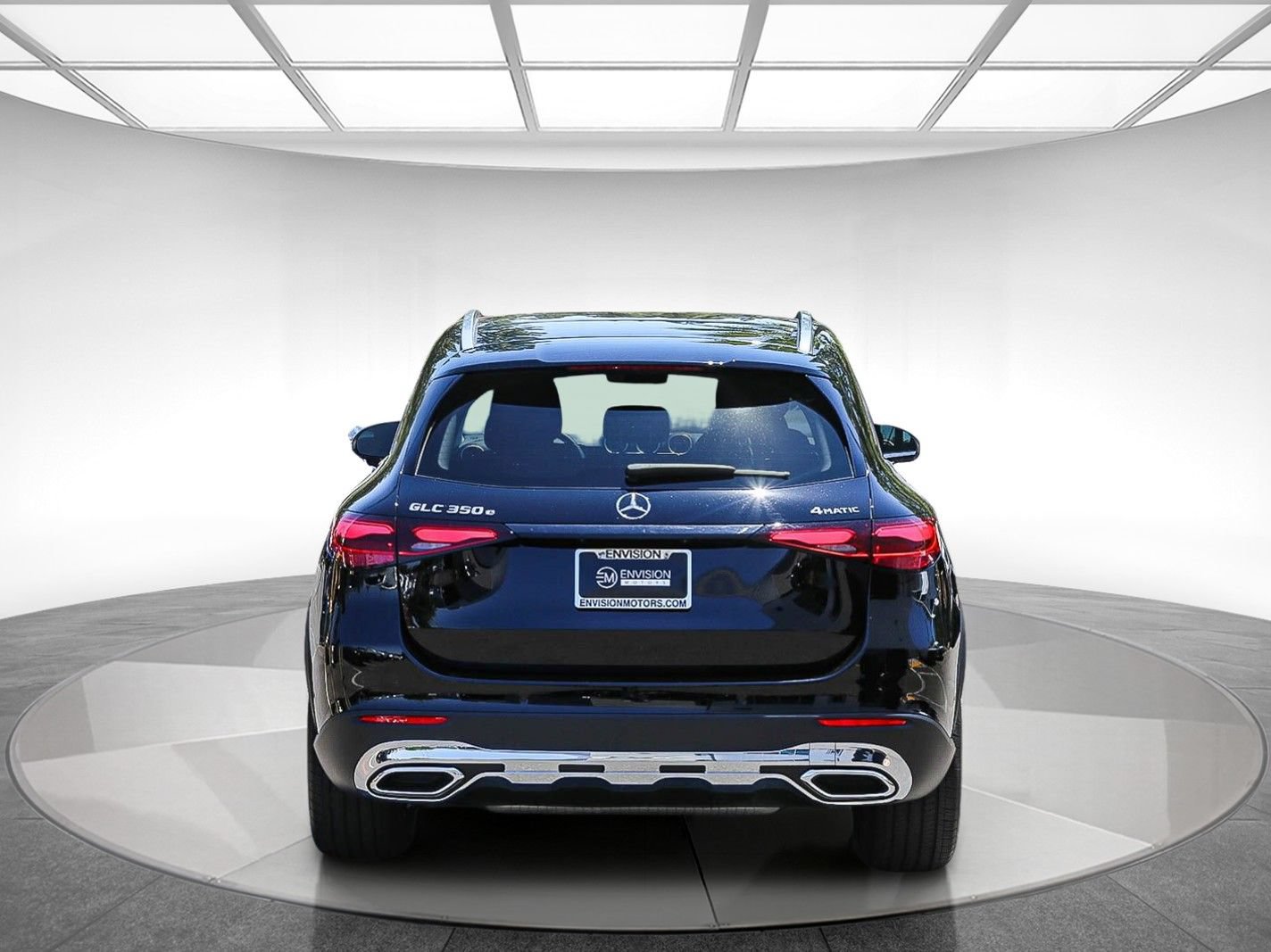 Used 2025 Mercedes-Benz GLC 350e 4MATIC image 3